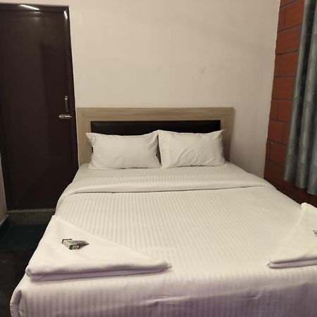 Rr Inn Rooms Yelagiri Exterior photo